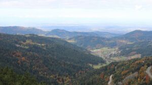 Dieses Bild zeigt eine Webcam-Aufnahme vom Achertal, aufgenommen am Samstag, den 18.10.2025 um 11:20 Uhr. Die Temperatur betrug 6.4°C.