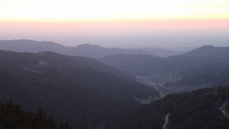 Dieses Bild zeigt eine Webcam-Aufnahme vom Achertal, aufgenommen am Dienstag, den 03.03.2026 um 18:30 Uhr. Die Temperatur betrug 7°C.