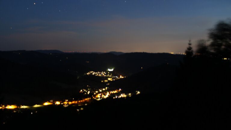 Dieses Bild zeigt eine Webcam-Aufnahme vom Achertal, aufgenommen am Samstag, den 08.08.2026 um 22:10 Uhr. Die Temperatur betrug 25°C.