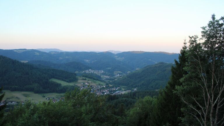 Dieses Bild zeigt eine Webcam-Aufnahme vom Achertal, aufgenommen am Mittwoch, den 29.07.2026 um 06:20 Uhr. Die Temperatur betrug 23.9°C.