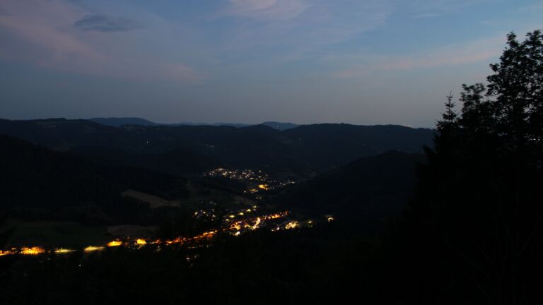 Dieses Bild zeigt eine Webcam-Aufnahme vom Achertal, aufgenommen am Sonntag, den 21.06.2026 um 22:40 Uhr. Die Temperatur betrug 26.5°C.