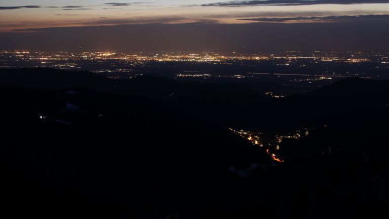 Dieses Bild zeigt eine Webcam-Aufnahme vom Achertal, aufgenommen am Donnerstag, den 02.04.2026 um 21:00 Uhr. Die Temperatur betrug 5.2°C.