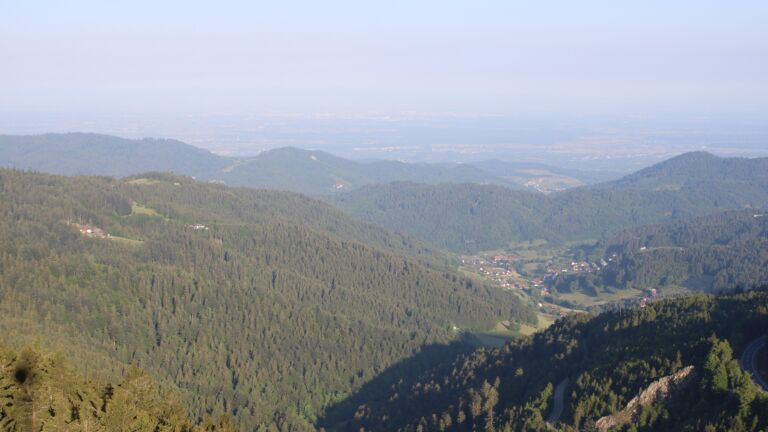 Dieses Bild zeigt eine Webcam-Aufnahme vom Achertal, aufgenommen am Sonntag, den 18.05.2025 um 07:30 Uhr. Die Temperatur betrug 10.7°C.