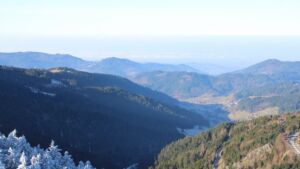 Dieses Bild zeigt eine Webcam-Aufnahme vom Achertal, aufgenommen am Freitag, den 26.12.2025 um 11:10 Uhr. Die Temperatur betrug 5.5°C.