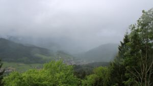 Dieses Bild zeigt eine Webcam-Aufnahme vom Achertal, aufgenommen am Freitag, den 15.05.2026 um 10:00 Uhr. Die Temperatur betrug 4.8°C.