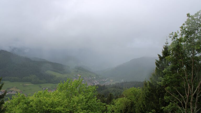 Dieses Bild zeigt eine Webcam-Aufnahme vom Achertal, aufgenommen am Freitag, den 15.05.2026 um 10:00 Uhr. Die Temperatur betrug 4.8°C.