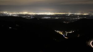 Dieses Bild zeigt eine Webcam-Aufnahme vom Achertal, aufgenommen am Freitag, den 16.01.2026 um 23:00 Uhr. Die Temperatur betrug 5.4°C.