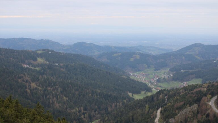 Dieses Bild zeigt eine Webcam-Aufnahme vom Achertal, aufgenommen am Donnerstag, den 16.04.2026 um 08:20 Uhr. Die Temperatur betrug 7.9°C.