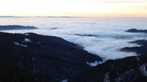 Dieses Bild zeigt eine Webcam-Aufnahme vom Achertal, aufgenommen am Samstag, den 22.11.2025 um 17:00 Uhr. Die Temperatur betrug -3.8°C.