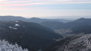 Dieses Bild zeigt eine Webcam-Aufnahme vom Achertal, aufgenommen am Donnerstag, den 27.11.2025 um 16:50 Uhr. Die Temperatur betrug -2.3°C.