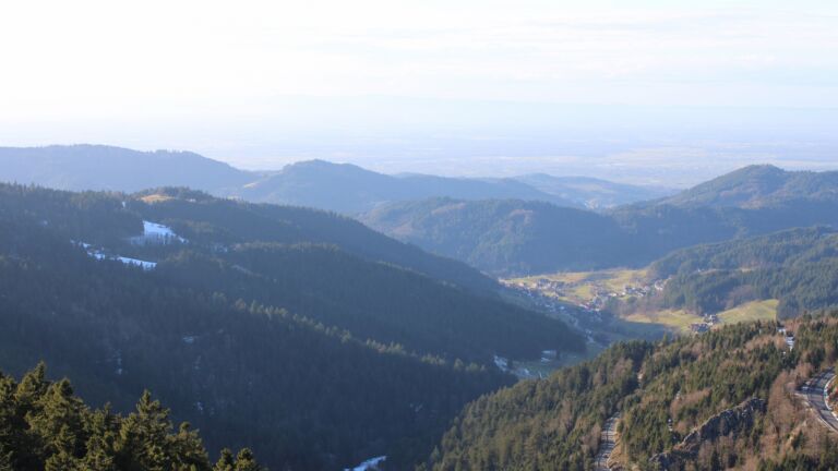 Dieses Bild zeigt eine Webcam-Aufnahme vom Achertal, aufgenommen am Freitag, den 16.01.2026 um 15:10 Uhr. Die Temperatur betrug 9.7°C.