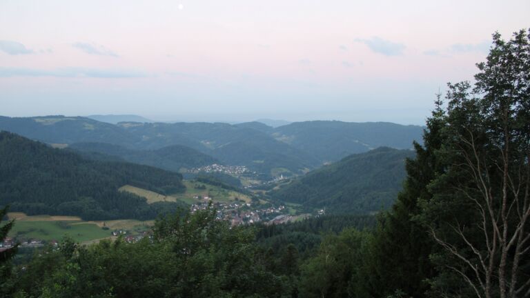 Dieses Bild zeigt eine Webcam-Aufnahme vom Achertal, aufgenommen am Donnerstag, den 02.07.2026 um 05:20 Uhr. Die Temperatur betrug 16.3°C.