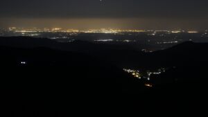 Dieses Bild zeigt eine Webcam-Aufnahme vom Achertal, aufgenommen am Mittwoch, den 25.03.2026 um 02:00 Uhr. Die Temperatur betrug 5.6°C.