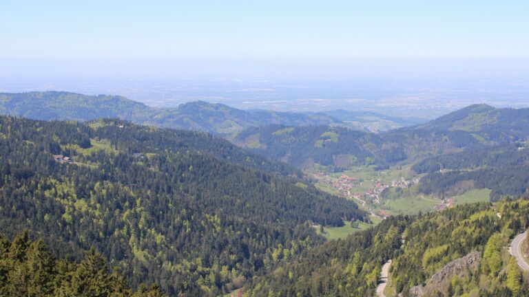 Dieses Bild zeigt eine Webcam-Aufnahme vom Achertal, aufgenommen am Samstag, den 25.04.2026 um 12:40 Uhr. Die Temperatur betrug 13.6°C.