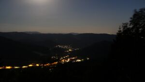 Dieses Bild zeigt eine Webcam-Aufnahme vom Achertal, aufgenommen am Mittwoch, den 24.06.2026 um 23:10 Uhr. Die Temperatur betrug 26°C.