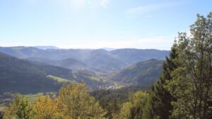 Dieses Bild zeigt eine Webcam-Aufnahme vom Achertal, aufgenommen am Dienstag, den 27.10.2026 um 14:10 Uhr. Die Temperatur betrug 19.1°C.