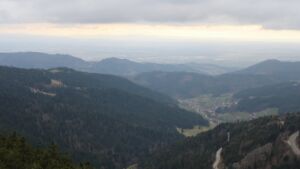 Dieses Bild zeigt eine Webcam-Aufnahme vom Achertal, aufgenommen am Samstag, den 28.02.2026 um 14:30 Uhr. Die Temperatur betrug 5.1°C.