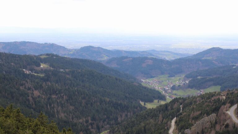 Dieses Bild zeigt eine Webcam-Aufnahme vom Achertal, aufgenommen am Sonntag, den 05.04.2026 um 15:20 Uhr. Die Temperatur betrug 11.4°C.