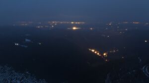 Dieses Bild zeigt eine Webcam-Aufnahme vom Achertal, aufgenommen am Freitag, den 28.11.2025 um 07:10 Uhr. Die Temperatur betrug 1.2°C.