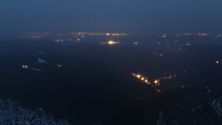 Dieses Bild zeigt eine Webcam-Aufnahme vom Achertal, aufgenommen am Freitag, den 28.11.2025 um 07:10 Uhr. Die Temperatur betrug 1.2°C.