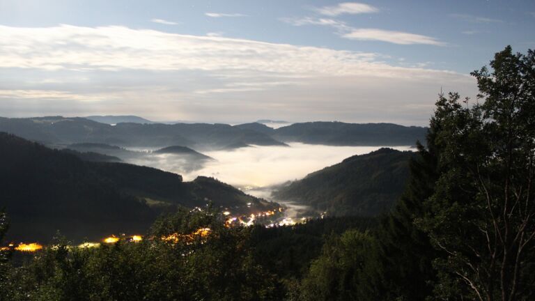 Dieses Bild zeigt eine Webcam-Aufnahme vom Achertal, aufgenommen am Mittwoch, den 26.08.2026 um 00:30 Uhr. Die Temperatur betrug 16.5°C.
