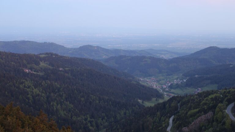 Dieses Bild zeigt eine Webcam-Aufnahme vom Achertal, aufgenommen am Mittwoch, den 29.04.2026 um 06:00 Uhr. Die Temperatur betrug 5.8°C.