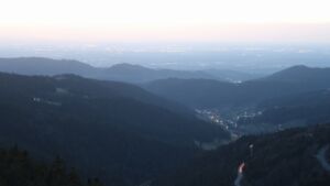 Dieses Bild zeigt eine Webcam-Aufnahme vom Achertal, aufgenommen am Freitag, den 27.02.2026 um 18:40 Uhr. Die Temperatur betrug 13.1°C.