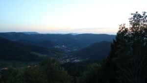 Dieses Bild zeigt eine Webcam-Aufnahme vom Achertal, aufgenommen am Sonntag, den 27.09.2026 um 19:40 Uhr. Die Temperatur betrug 24.6°C.