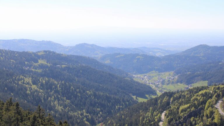 Dieses Bild zeigt eine Webcam-Aufnahme vom Achertal, aufgenommen am Samstag, den 25.04.2026 um 16:40 Uhr. Die Temperatur betrug 14.9°C.