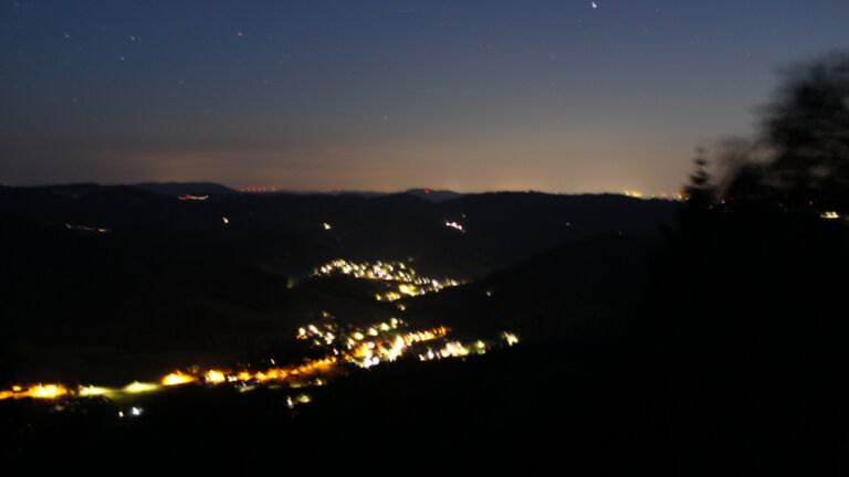 Dieses Bild zeigt eine Webcam-Aufnahme vom Achertal, aufgenommen am Samstag, den 11.07.2026 um 23:10 Uhr. Die Temperatur betrug 22.9°C.