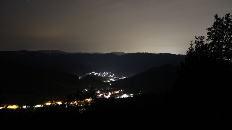 Dieses Bild zeigt eine Webcam-Aufnahme vom Achertal, aufgenommen am Donnerstag, den 16.07.2026 um 02:00 Uhr. Die Temperatur betrug 19.3°C.