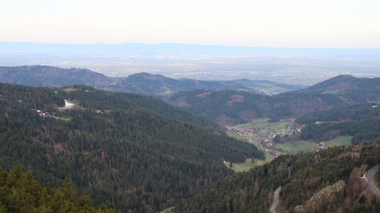 Dieses Bild zeigt eine Webcam-Aufnahme vom Achertal, aufgenommen am Sonntag, den 05.04.2026 um 08:10 Uhr. Die Temperatur betrug 9.7°C.