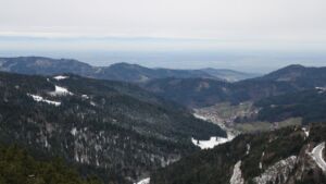 Dieses Bild zeigt eine Webcam-Aufnahme vom Achertal, aufgenommen am Sonntag, den 23.11.2025 um 15:50 Uhr. Die Temperatur betrug -1.4°C.