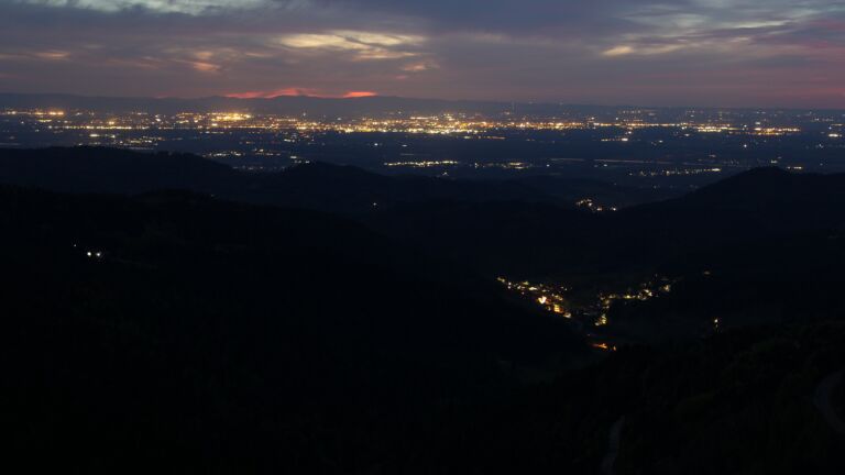 Dieses Bild zeigt eine Webcam-Aufnahme vom Achertal, aufgenommen am Montag, den 27.04.2026 um 21:30 Uhr. Die Temperatur betrug 10.6°C.