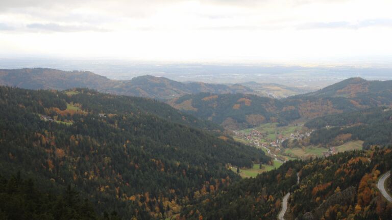 Dieses Bild zeigt eine Webcam-Aufnahme vom Achertal, aufgenommen am Donnerstag, den 23.10.2025 um 16:20 Uhr. Die Temperatur betrug 5°C.