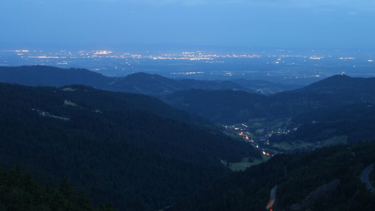 Dieses Bild zeigt eine Webcam-Aufnahme vom Achertal, aufgenommen am Donnerstag, den 26.06.2025 um 04:40 Uhr. Die Temperatur betrug 15.8°C.