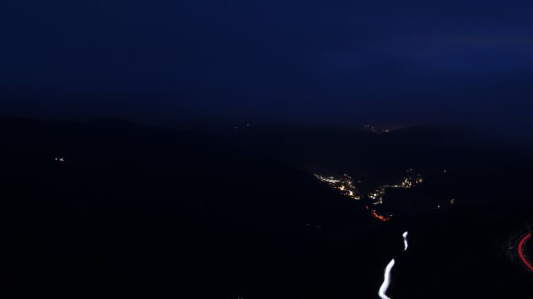 Dieses Bild zeigt eine Webcam-Aufnahme vom Achertal, aufgenommen am Donnerstag, den 04.12.2025 um 07:10 Uhr. Die Temperatur betrug 1.4°C.