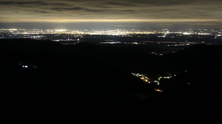 Dieses Bild zeigt eine Webcam-Aufnahme vom Achertal, aufgenommen am Mittwoch, den 29.10.2025 um 05:20 Uhr. Die Temperatur betrug 5.9°C.