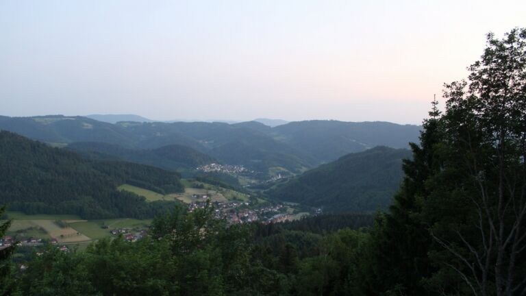 Dieses Bild zeigt eine Webcam-Aufnahme vom Achertal, aufgenommen am Dienstag, den 26.05.2026 um 21:40 Uhr. Die Temperatur betrug 24.2°C.