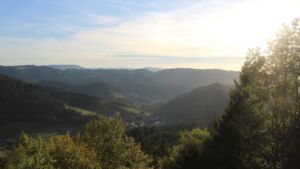 Dieses Bild zeigt eine Webcam-Aufnahme vom Achertal, aufgenommen am Donnerstag, den 15.10.2026 um 17:40 Uhr. Die Temperatur betrug 20.9°C.