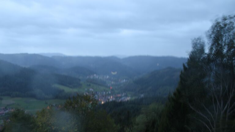 Dieses Bild zeigt eine Webcam-Aufnahme vom Achertal, aufgenommen am Freitag, den 23.10.2026 um 18:30 Uhr. Die Temperatur betrug 9.2°C.