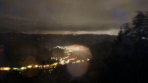 Dieses Bild zeigt eine Webcam-Aufnahme vom Achertal, aufgenommen am Mittwoch, den 07.10.2026 um 23:30 Uhr. Die Temperatur betrug 12.9°C.