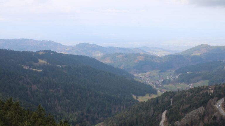 Dieses Bild zeigt eine Webcam-Aufnahme vom Achertal, aufgenommen am Samstag, den 28.02.2026 um 10:10 Uhr. Die Temperatur betrug 6.4°C.