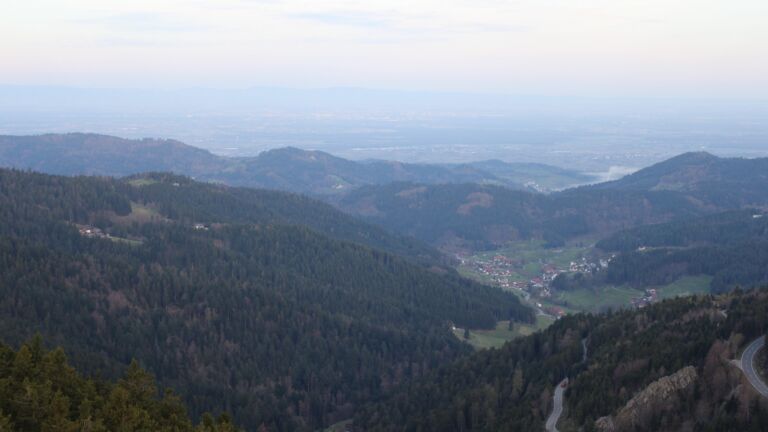 Dieses Bild zeigt eine Webcam-Aufnahme vom Achertal, aufgenommen am Donnerstag, den 09.04.2026 um 07:10 Uhr. Die Temperatur betrug 11.1°C.