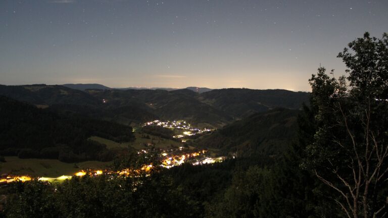 Dieses Bild zeigt eine Webcam-Aufnahme vom Achertal, aufgenommen am Donnerstag, den 03.09.2026 um 04:30 Uhr. Die Temperatur betrug 14.9°C.