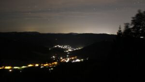 Dieses Bild zeigt eine Webcam-Aufnahme vom Achertal, aufgenommen am Samstag, den 25.07.2026 um 02:00 Uhr. Die Temperatur betrug 20.5°C.