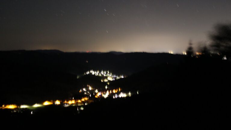 Dieses Bild zeigt eine Webcam-Aufnahme vom Achertal, aufgenommen am Mittwoch, den 12.08.2026 um 02:00 Uhr. Die Temperatur betrug 20.7°C.