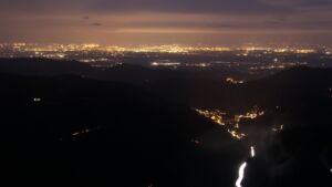 Dieses Bild zeigt eine Webcam-Aufnahme vom Achertal, aufgenommen am Freitag, den 19.12.2025 um 17:30 Uhr. Die Temperatur betrug 6.6°C.