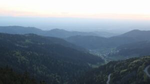 Dieses Bild zeigt eine Webcam-Aufnahme vom Achertal, aufgenommen am Samstag, den 25.04.2026 um 20:40 Uhr. Die Temperatur betrug 12.4°C.