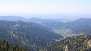 Dieses Bild zeigt eine Webcam-Aufnahme vom Achertal, aufgenommen am Mittwoch, den 22.04.2026 um 15:30 Uhr. Die Temperatur betrug 9.3°C.